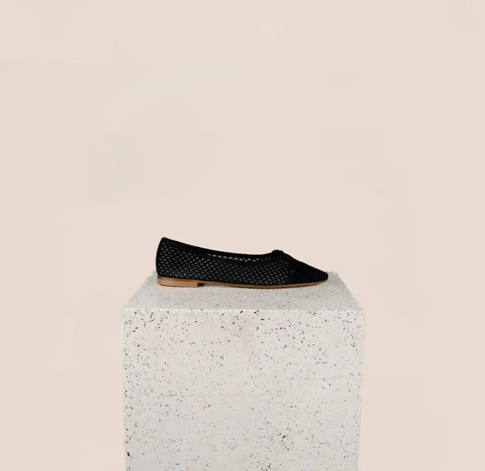 Como - Perforated Black Suede (cap toe)