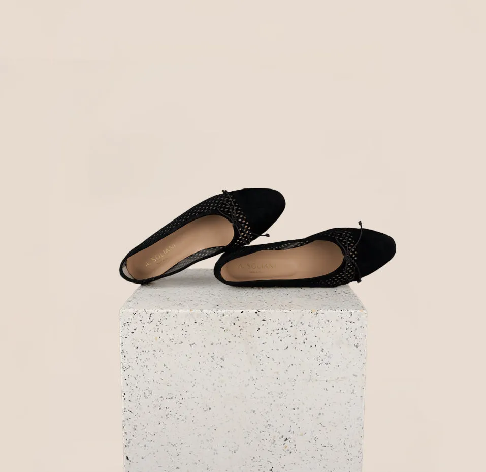 Como - Perforated Black Suede (cap toe)
